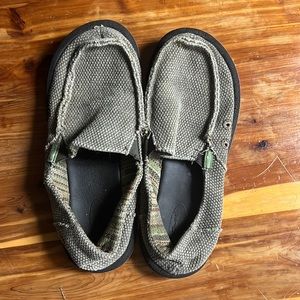 Sanuk kids size 5